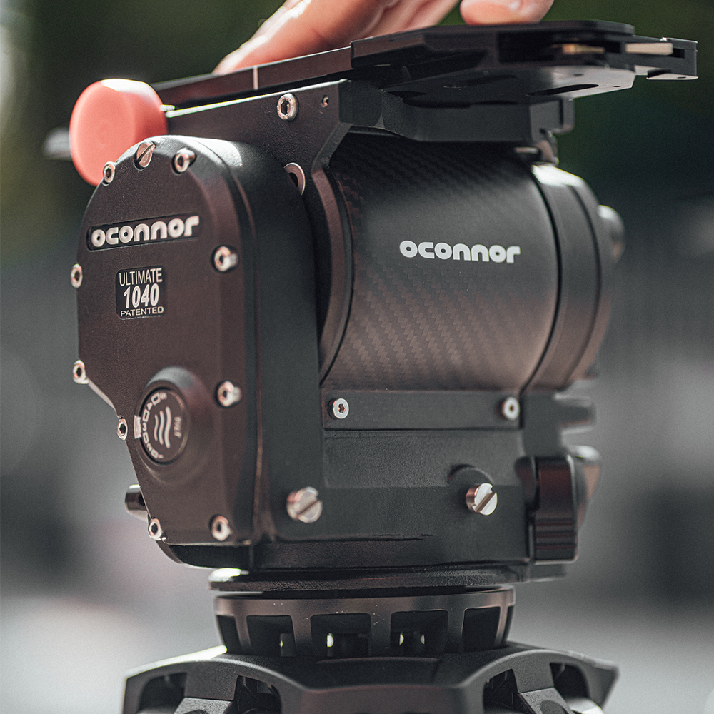 OConnor - 1040 Fluid Head & flowtech 100 Tripod mit Floor Spreader